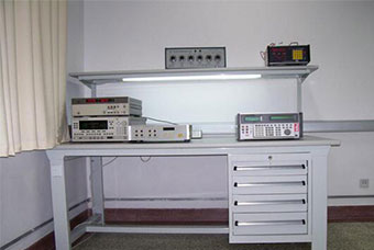 山東大學(xué)物理學(xué)院--浦豐柜業(yè)工作臺(tái)使用案例 山東大學(xué)物理學(xué)院--浦豐柜業(yè)工作臺(tái)使用案例